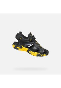 Sandały Geox Model J Borealis B Kolor Czarny. Kolor: czarny, wielokolorowy, żółty. Materiał: syntetyk, tkanina. Sezon: lato