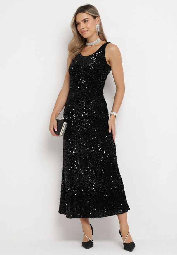 Born2be - Czarna Sukienka Maxi w Cekiny Jukrana. Kolor: czarny. Długość rękawa: na ramiączkach. Typ sukienki: rozkloszowane. Długość: maxi