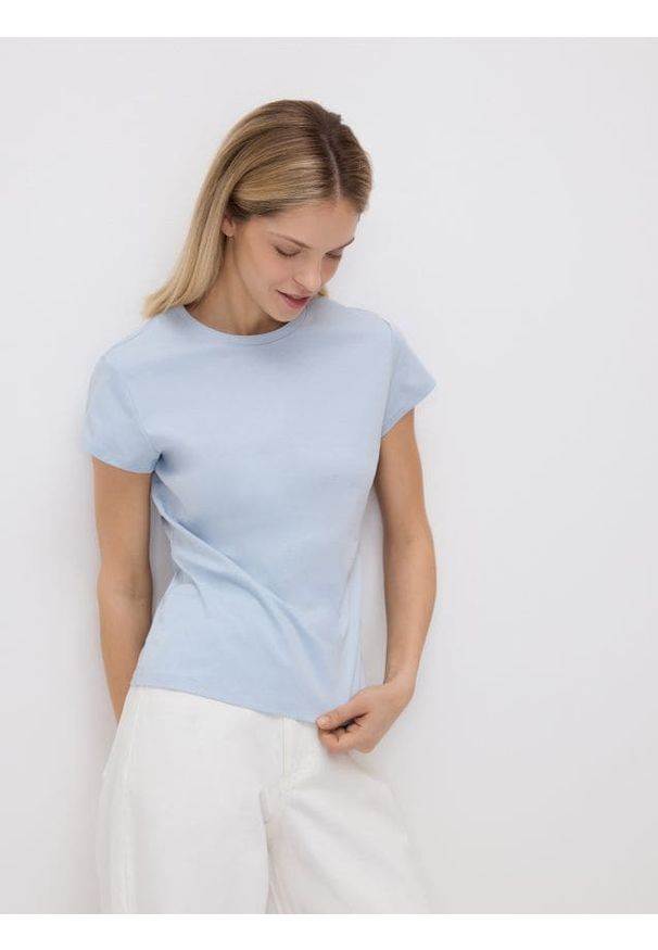Reserved - T-shirt z domieszką jedwabiu - jasnoniebieski. Kolor: niebieski. Materiał: jedwab