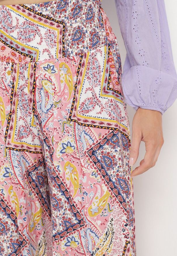 Born2be - Różowo-Beżowe Spodnie z Wiskozy o Fasonie Szerokich Kulotów w Stylu Boho Kizina. Kolor: różowy. Materiał: wiskoza. Sezon: lato, wiosna. Styl: boho