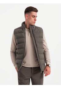 Ombre Clothing - Pikowany męski bezrękawnik z wełną – oliwkowy melanż V4. Okazja: na co dzień. Kolor: oliwkowy. Materiał: wełna. Długość rękawa: bez rękawów. Wzór: melanż. Styl: sportowy, casual #8
