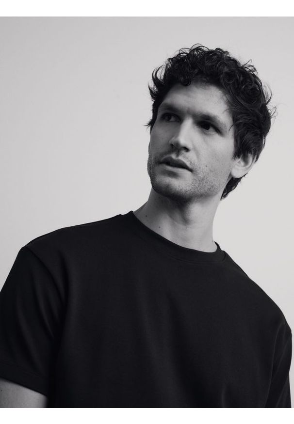 Reserved - Bawełniany t-shirt boxy - czarny. Kolor: czarny. Materiał: bawełna