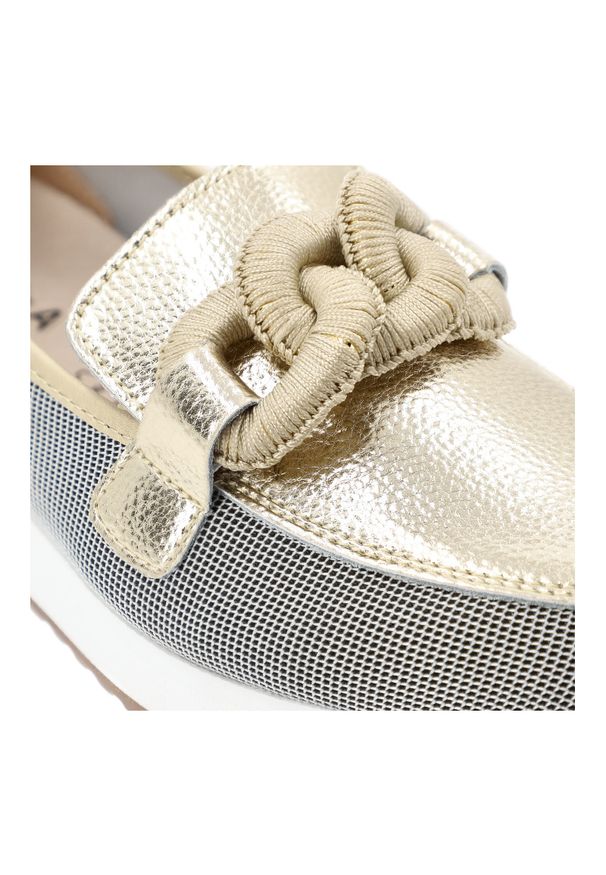 Złote Półbuty S.Barski Eleganckie Wsuwane Obuwie Damskie. Okazja: na co dzień. Zapięcie: bez zapięcia. Kolor: biały. Szerokość cholewki: normalna. Styl: elegancki