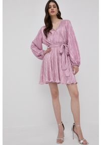 BARDOT - Bardot Sukienka kolor różowy mini rozkloszowana. Kolor: różowy. Materiał: tkanina. Długość rękawa: długi rękaw. Typ sukienki: rozkloszowane, plisowane. Długość: mini