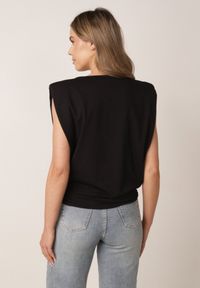 Born2be - Czarny Bawełniany Top Oversize Bez Rękawów z Wiązaniem i Poduszkami w Ramionach Apixie. Okazja: na co dzień. Kolor: czarny. Materiał: bawełna. Długość rękawa: bez rękawów. Styl: elegancki, casual #2