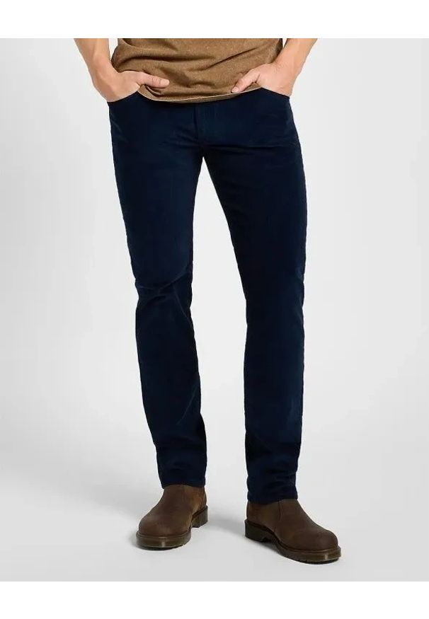 Lee - MESKIE SPODNIE MATERIAŁOWE LEE DAREN ZIP FLY RIVET NAVY 112373981. Materiał: materiał