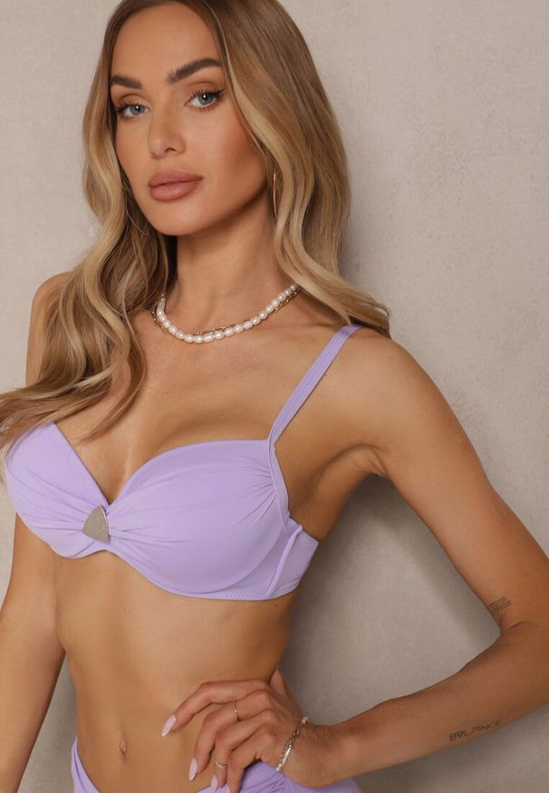 Renee - Fioletowe Bikini Majtki Figi Biustonosz z Trójkątną Aplikacją Natizeria. Kolor: fioletowy. Wzór: aplikacja