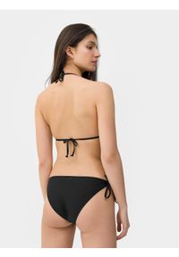 4f - Góra od bikini z materiałów z recyklingu damska. Kolor: czarny. Materiał: materiał #2