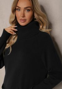 Renee - Czarny Casualowy Golf z Domieszką Wiskozy Ozdobiony Małymi Kieszeniami Viasya. Okazja: na co dzień. Typ kołnierza: golf. Kolekcja: plus size. Kolor: czarny. Długość: długie. Wzór: aplikacja. Materiał: wiskoza. Długość rękawa: długi rękaw. Styl: casual #5