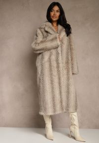 Renee - Jasnobeżowy Płaszcz Futerko o Jednorzędowym Fasonie Cataris. Okazja: na co dzień. Kolor: beżowy. Materiał: futro. Styl: casual, elegancki #6