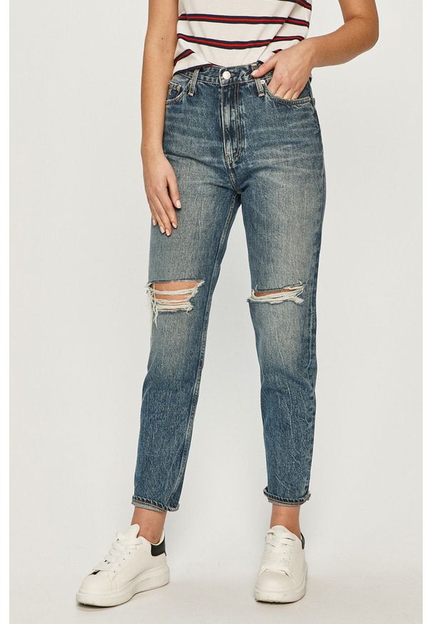 Calvin Klein Jeans - Jeansy Mom Jean. Stan: podwyższony. Kolor: niebieski
