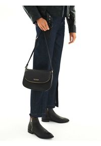 Kazar - Czarna torebka damska. Kolor: czarny. Materiał: skórzane. Styl: casual. Rodzaj torebki: na ramię #8