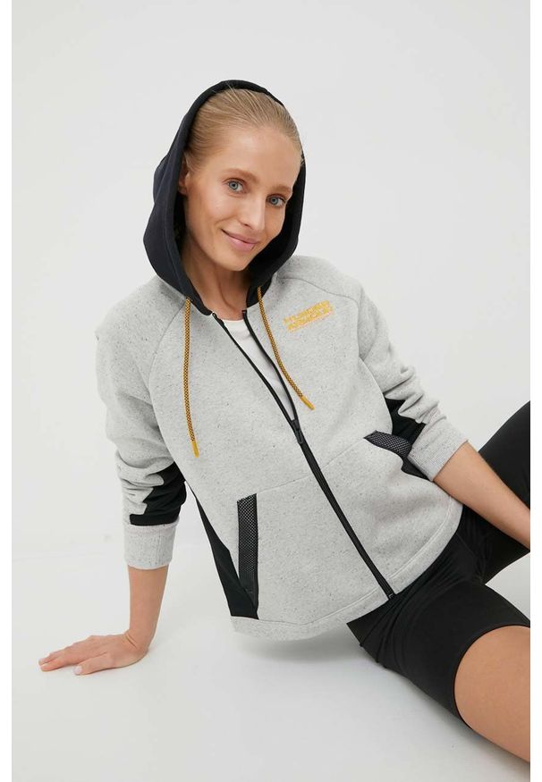 Under Armour bluza damska kolor szary z kapturem melanżowa. Okazja: na co dzień. Typ kołnierza: kaptur. Kolor: szary. Materiał: dzianina. Długość rękawa: raglanowy rękaw. Długość: długie. Wzór: melanż. Styl: casual