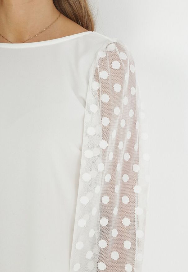 Born2be - Biała Sukienka Mini z Przezroczystymi Rękawami i Wycięciem na Plecach Ileia. Kolor: biały. Materiał: materiał. Długość rękawa: długi rękaw. Styl: elegancki. Długość: mini