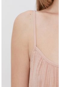 Vero Moda Sukienka bawełniana kolor różowy midi oversize. Kolor: różowy. Materiał: bawełna. Długość rękawa: na ramiączkach. Typ sukienki: oversize. Długość: midi #3