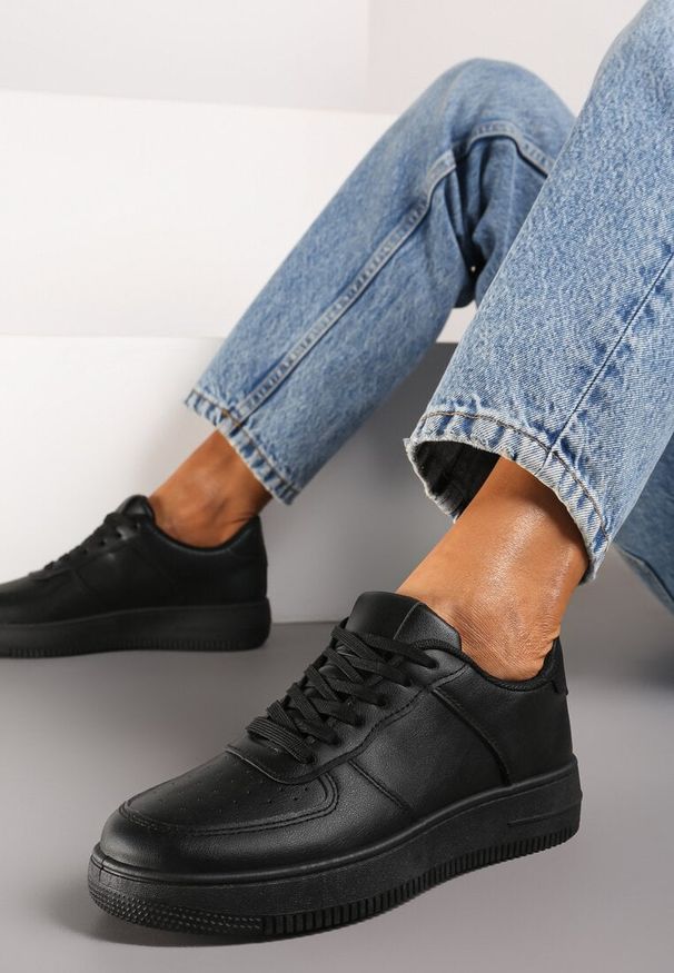 Born2be - Czarne Sneakersy do Kostki z Imitacji Skóry ze Sznurowaniami Maiva. Okazja: na co dzień. Kolor: czarny. Materiał: skóra. Wzór: gładki. Obcas: na obcasie. Wysokość obcasa: niski