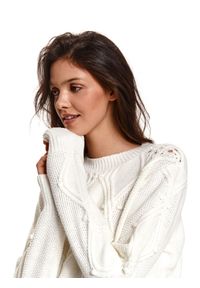 TOP SECRET - Sweter z ozdobnym splotem. Kolor: biały. Materiał: dzianina. Długość: długie. Wzór: ze splotem. Sezon: wiosna #2
