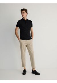 Reserved - Koszulka polo slim - czarny. Typ kołnierza: polo. Kolor: czarny. Materiał: bawełna, dzianina #1