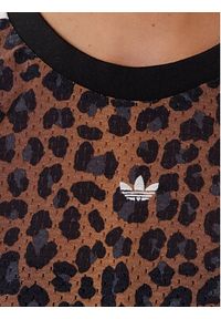 Adidas - adidas Sukienka codzienna Leopard JW7311 Brązowy Regular Fit. Okazja: na co dzień. Kolor: brązowy. Materiał: syntetyk. Typ sukienki: proste. Styl: casual #3