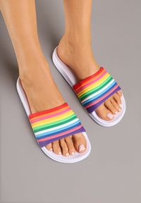 Renee - Białe Klapki Ozdobione Tęczą Galaria. Okazja: na plażę, na co dzień. Kolor: biały. Wzór: aplikacja. Sezon: lato. Styl: casual, elegancki