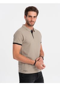 Ombre Clothing - Bawełniana koszulka męska polo z kontrastowymi wykończeniami – ciemnobeżowa V5 OM-POSS-0113 - M. Okazja: na co dzień. Typ kołnierza: polo. Kolor: beżowy. Materiał: bawełna. Wzór: haft. Styl: casual