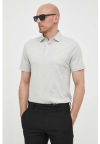 Polo Ralph Lauren polo z domieszką lnu kolor szary gładki. Typ kołnierza: polo. Kolor: szary. Materiał: len. Długość rękawa: krótki rękaw. Długość: krótkie. Wzór: gładki