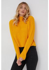 Answear Lab Sweter damski kolor żółty z półgolfem. Okazja: na co dzień. Kolor: żółty. Materiał: dzianina. Długość rękawa: raglanowy rękaw. Styl: wakacyjny #2