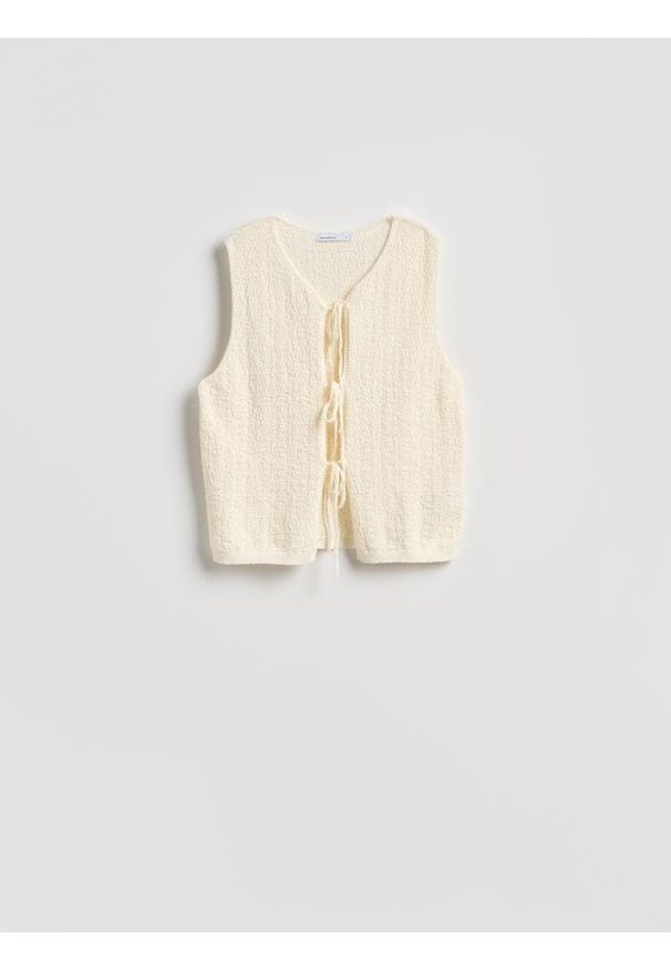 Reserved - Kamizelka z wiązaniem - kremowy. Kolor: kremowy. Materiał: dzianina