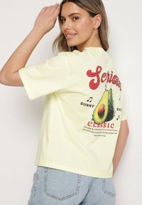 Born2be - Żółty T-shirt z Bawełną i Motywem Awokado Addixa. Okazja: na co dzień. Kolor: żółty. Materiał: bawełna. Styl: klasyczny, casual