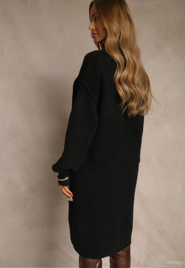 Renee - Czarna Dzianinowa Sukienka z Dodatkiem Wełny o Pudełkowym Kroju Nesava. Okazja: na co dzień. Kolor: czarny. Materiał: dzianina, wełna. Typ sukienki: proste. Styl: casual