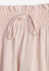 Renee - Beżowe Szerokie Spodnie z Wiskozy Ozdobione Wiązaniem Toleassa. Okazja: na co dzień. Kolor: beżowy. Materiał: wiskoza. Wzór: aplikacja. Styl: casual #8