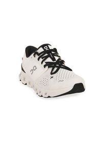 On Running - Buty do biegania męskie On Cloud X 4. Zapięcie: sznurówki. Kolor: biały. Materiał: guma, syntetyk, tkanina, materiał. Szerokość cholewki: normalna. Sport: bieganie