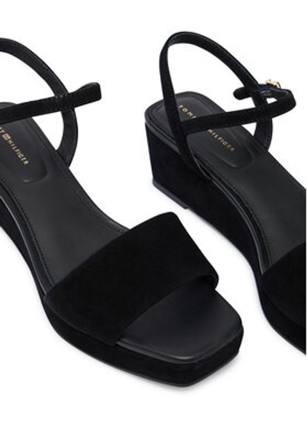 TOMMY HILFIGER - Tommy Hilfiger Sandały Suede Wrapped Mid Wedge FW0FW09235 Czarny. Kolor: czarny. Materiał: zamsz, skóra