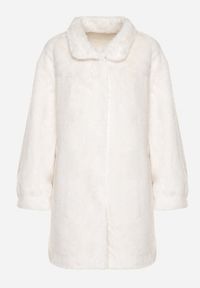 Born2be - Jasnobeżowy Futrzany Płaszcz ze Stójką i Kieszeniami Salinea. Typ kołnierza: kołnierzyk stójkowy. Kolor: beżowy. Materiał: futro. Długość rękawa: długi rękaw. Długość: długie. Sezon: zima, jesień. Styl: klasyczny, wizytowy #2