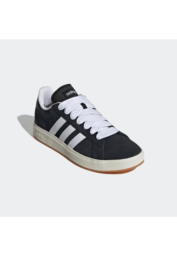 Adidas - Sneakersy męskie ADIDAS Grand Court Base 00s. Kolor: czarny. Materiał: guma, kauczuk, syntetyk. Szerokość cholewki: normalna. Sport: turystyka piesza