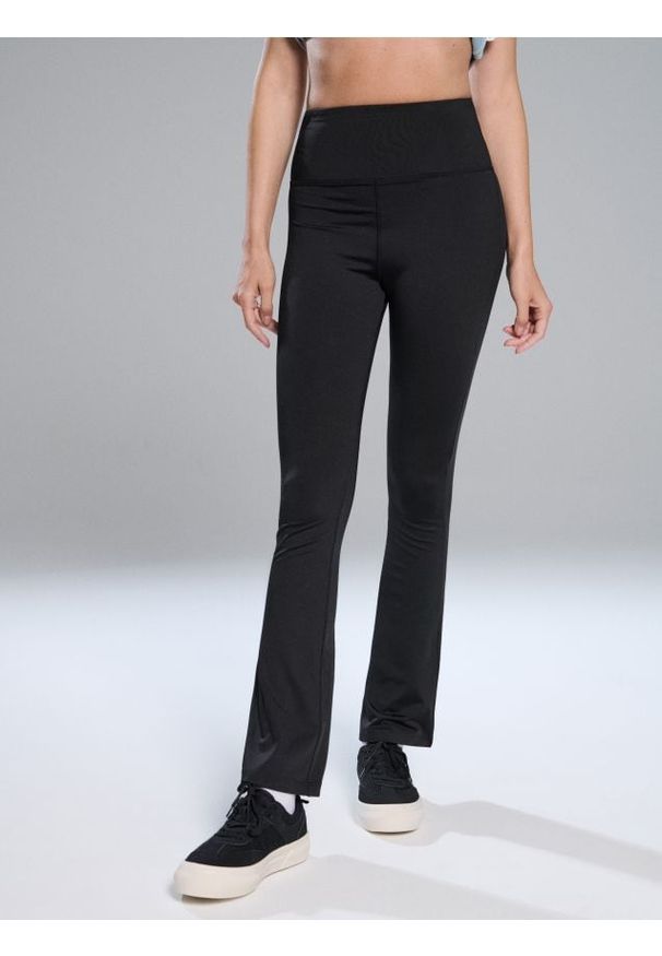Sinsay - Spodnie sportowe ACTIVE - czarny. Kolor: czarny. Styl: sportowy