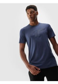 4f - T-shirt regular z nadrukiem męski - granatowy. Kolor: niebieski. Materiał: bawełna. Wzór: nadruk
