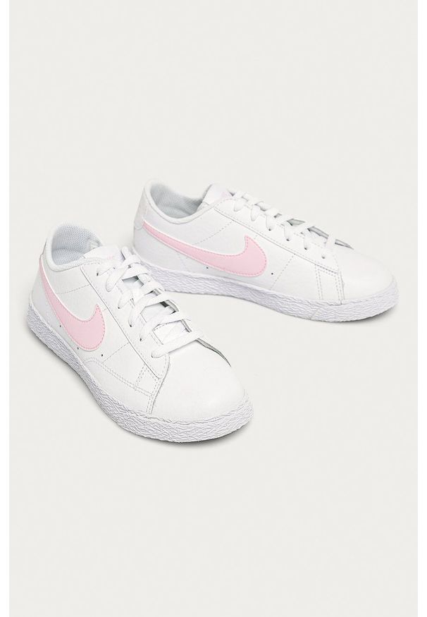 Nike Kids - Buty dziecięce Blazer Low. Nosek buta: okrągły. Zapięcie: sznurówki. Kolor: biały. Materiał: guma