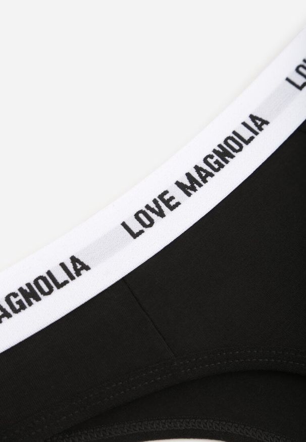 Renee - Czarne Majtki Stringi z Bawełną Ozdobione Napisami Amero. Kolor: czarny. Materiał: bawełna. Wzór: aplikacja, napisy