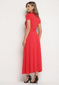 Born2be - Czerwona Sukienka o Taliowanym Kroju z Krótkim Rękawem Liravise. Okazja: na co dzień. Kolor: czerwony. Długość rękawa: krótki rękaw. Sezon: wiosna, lato. Typ sukienki: rozkloszowane. Styl: klasyczny, casual, elegancki #4