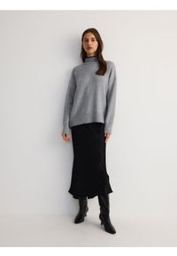 Reserved - Sweter z kontrastową wstawką - szary. Kolor: szary. Materiał: dzianina, wiskoza