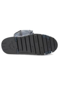 Granatowe Botki Mustang Wygodne Obuwie Damskie. Okazja: na co dzień. Wysokość cholewki: przed kolano. Zapięcie: zamek. Kolor: niebieski. Materiał: skóra ekologiczna. Szerokość cholewki: normalna. Wzór: aplikacja. Styl: casual, elegancki #7