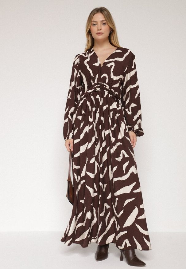 Born2be - Brązowa Rozkloszowana Sukienka z Wiskozą Netania. Okazja: na co dzień. Kolor: brązowy. Materiał: wiskoza. Długość rękawa: długi rękaw. Typ sukienki: proste. Styl: casual