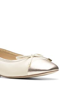 Clarks Baleriny Ubree15 Poppy 26181326 Beżowy. Kolor: beżowy. Materiał: skóra