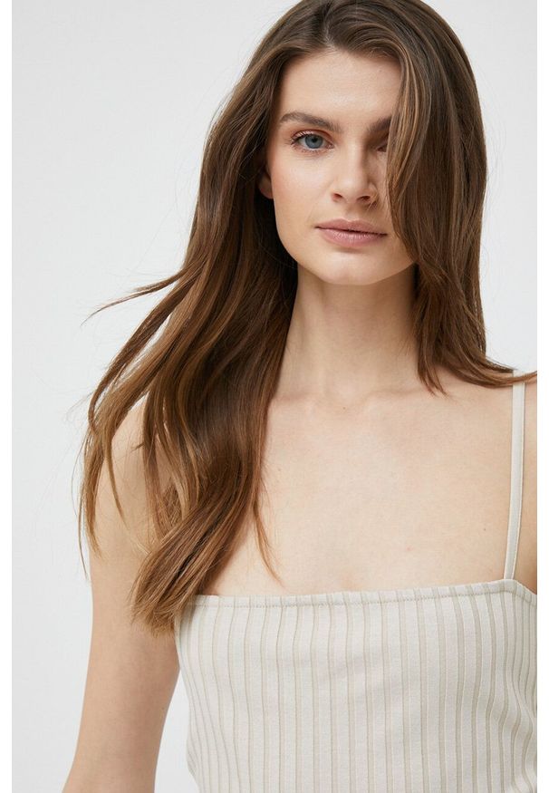 Calvin Klein Jeans top damski kolor beżowy. Kolor: beżowy. Materiał: materiał, dzianina, prążkowany, wiskoza. Długość rękawa: na ramiączkach