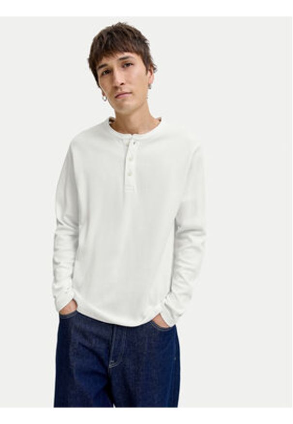Jack & Jones Longsleeve Blutyrell 12266583 Biały Regular Fit. Kolor: biały. Materiał: bawełna. Długość rękawa: długi rękaw
