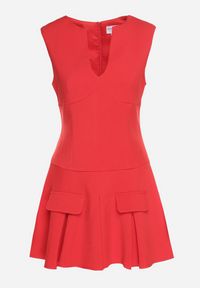 Born2be - Czerwona Rozkloszowana Sukienka z Wycięciem przy Dekolcie Atarinea. Okazja: na co dzień. Kolor: czerwony. Wzór: aplikacja. Typ sukienki: proste. Styl: casual #7