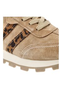 Sneakersy damskie S.Barski, cholewka ze skóry naturalnej zamszowej z tekstylnymi panelami kontrastowe wstawki boczne klasyczne sznurowanie profilowan. Okazja: na co dzień. Zapięcie: sznurówki. Kolor: beżowy. Materiał: zamsz, skóra. Szerokość cholewki: normalna. Wzór: motyw zwierzęcy #4