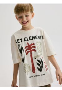 Reserved - Bawełniany t-shirt z nadrukiem - złamana biel. Materiał: bawełna. Wzór: nadruk