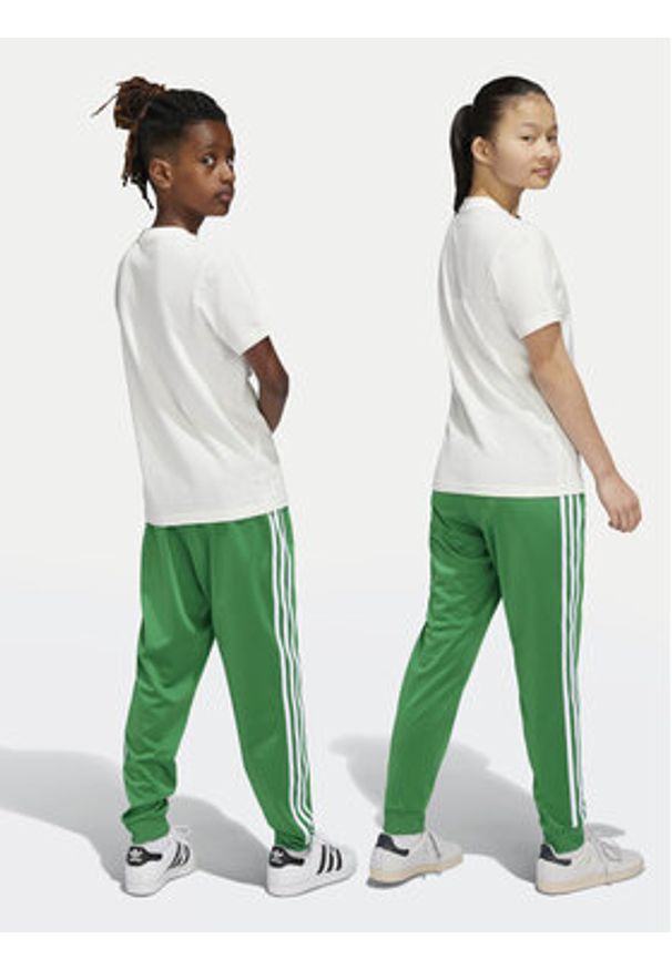Adidas - adidas Spodnie dresowe adicolor SST IY7461 Zielony Regular Fit. Kolor: zielony. Materiał: syntetyk